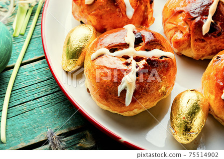 Homemade Easter buns 75514902