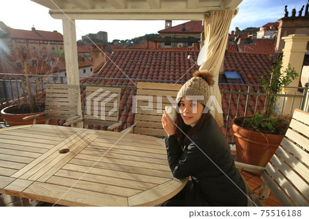 girl have coffee on the balcony 75516188