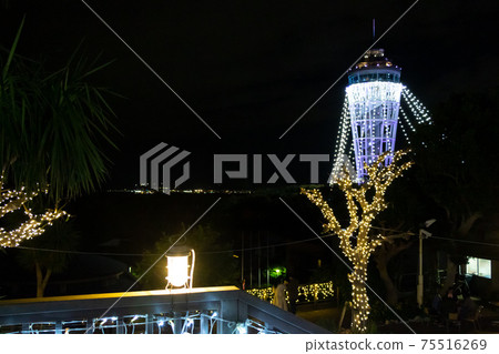 寒冬之夜,看著神奈川縣江之島照明燈塔 寒冬之夜,看著神奈川縣江之島照明燈塔 75516269