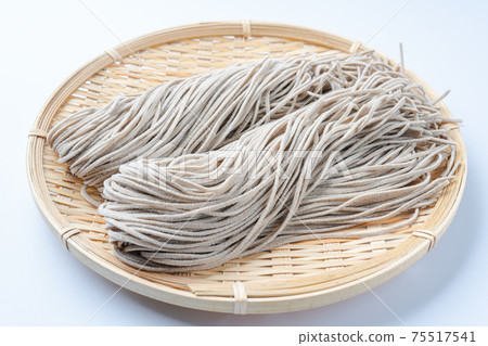 Raw noodles Raw noodles 75517541