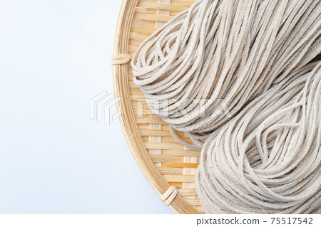 Raw noodles Raw noodles 75517542