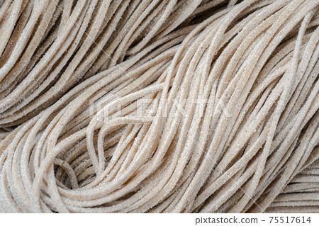 Raw noodles 75517614