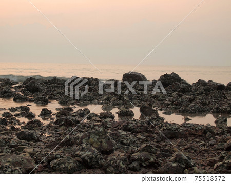 Slow shutter seascape view and beautiful sunrise Slow shutter seascape view and beautiful sunrise 75518572