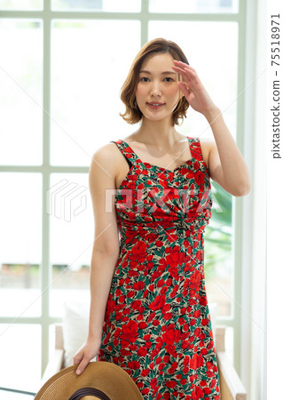 Beautiful woman enjoying a trip Beautiful woman enjoying a trip 75518971