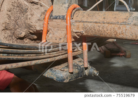 Orange U-Bolt with Bump Stop on Rear Axle and Leaf Spring 75519679