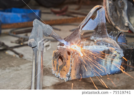 Front View Oxygen Acetylene Torch Cutting Car Part with Small Sparkle 75519741