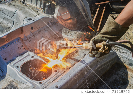 Car Mechanic Cut Car Frame by Oxygen Acetylene Cutting Technique 75519745