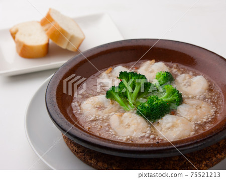 Shrimp and broccoli ajillo 75521213
