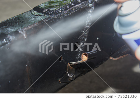 Zoom View Auto Mechanic Spray Paint to Weld at Side of Car Chassis 75521330