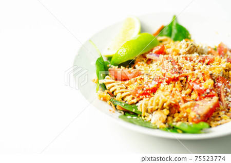 Tender paprika chicken with chilli and coriander wholewheat pasta, vegetables and a tingling sweet chilli dressing 75523774