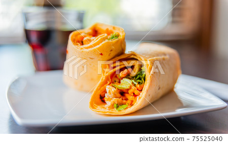 Chicken breast with piri piri sauce and lettuce in a chili tortilla wrap 75525040