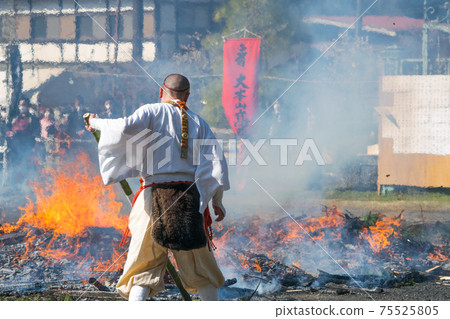 Tokyo Takaoyama Yakuouin Firewalking Festival 75525805
