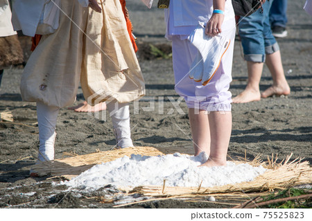 Tokyo Takaoyama Yakuouin Firewalking Festival 75525823