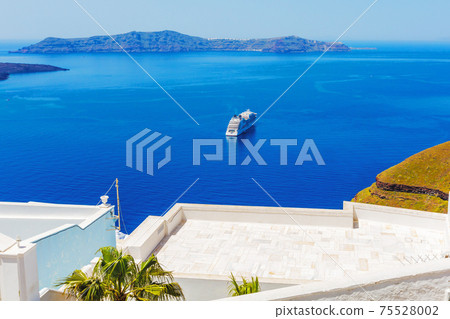 cruise ship in Santorini Island in Greece cruise ship in Santorini Island in Greece 75528002
