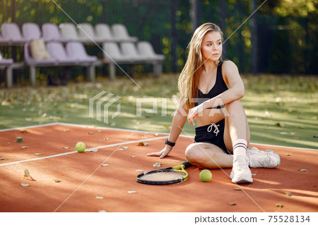 Beautiful and stylish girl on the tennis court 75528134