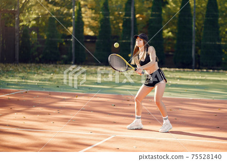 Beautiful and stylish girl on the tennis court 75528140