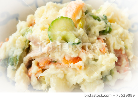 Side dish potato salad 75529099
