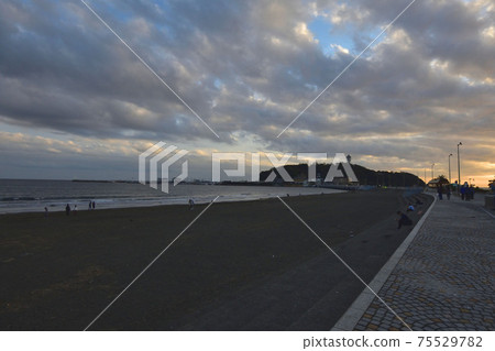 Katase Higashihama Beach x Evening Part 2 75529782