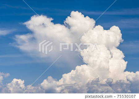 Beautiful clouds with the blue sky background 75530107
