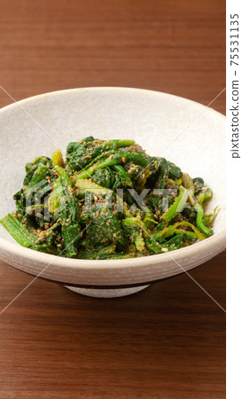 Sesame with spinach 75531135