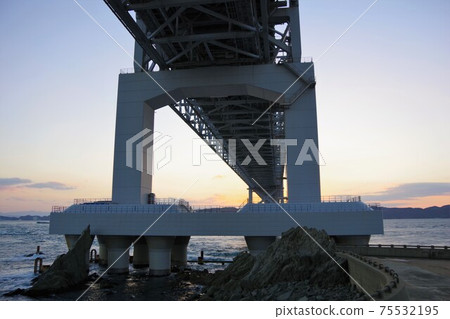 從下面看的Onaruto橋(從淡路島一側) 從下面看的Onaruto橋(從淡路島一側) 75532195