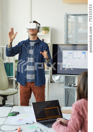 IT Developer Using VR in Office IT Developer Using VR in Office 75533353