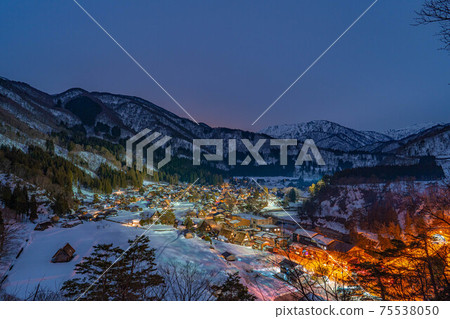 世界遺產白川鄉/冬夜景[岐阜縣] 75538050