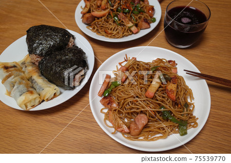 Sauce fried noodles and seasoned rice balls Sauce fried noodles and seasoned rice balls 75539770