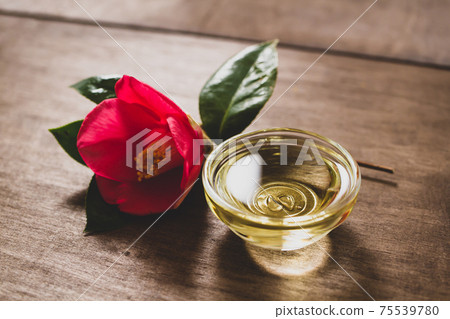 Image material of camellia oil 75539780