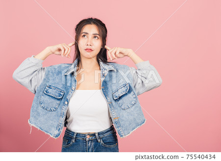 woman wear denim plugging ears with fingers doesn't want to listen woman wear denim plugging ears with fingers doesn't want to listen 75540434