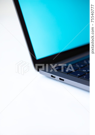 Laptop USB port [white background] 75540777