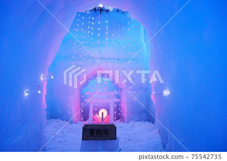 Lake Shikotsu Ice Festival with a superb view 75542735