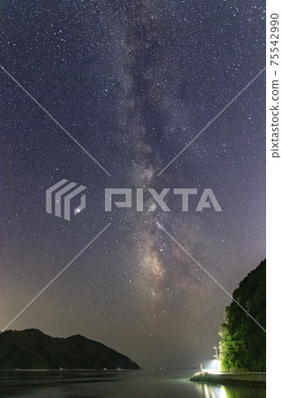 Early summer starscape: Milky Way flowing through the Seto Inland Sea Early summer starscape: Milky Way flowing through the Seto Inland Sea 75542990