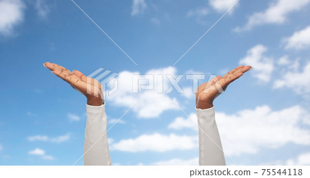 close up of african american woman clapping hands close up of african american woman clapping hands 75544118