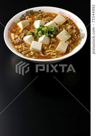 Mapo tofu ramen with Japanese pepper with lots of all-purpose onions taken on a black background 75544992