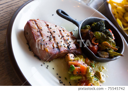 Grilled tuna fillet with avocado, tomatoes 75545742