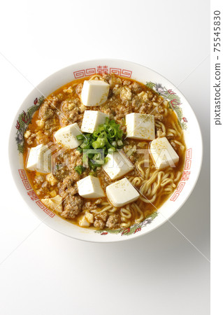 Mapo tofu ramen with Japanese pepper with lots of all-purpose onions taken on a white background (overhead view) 75545830