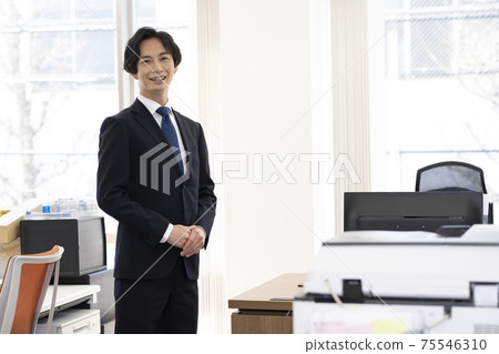 Businessman         75546310