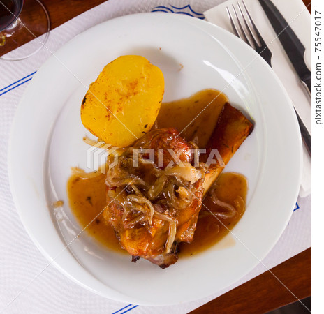 Top view of beer baked pork knuckle Top view of beer baked pork knuckle 75547017