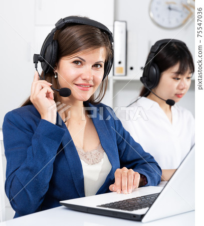 Portrait of woman helpline operator 75547036