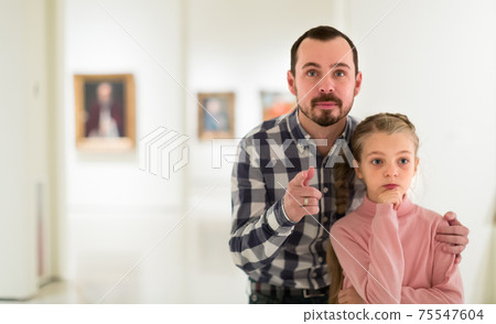 Young man and girl looking paintings in museum Young man and girl looking paintings in museum 75547604