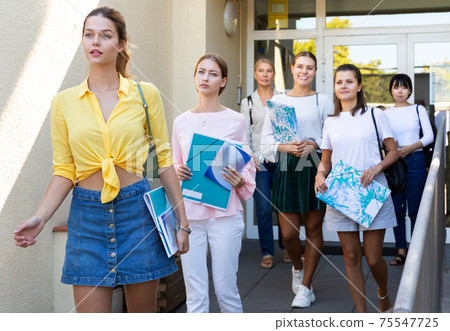 Students coming out of university building 75547725