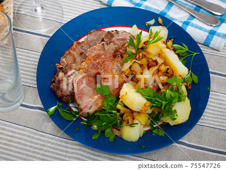 Appetizing fried pork with potatoes and herbs Appetizing fried pork with potatoes and herbs 75547726