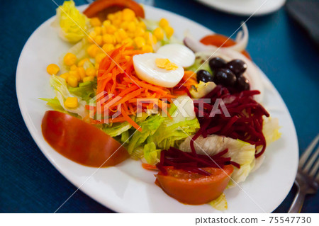 Mix salad with vegetables, prune, boiled beet and lettuce 75547730