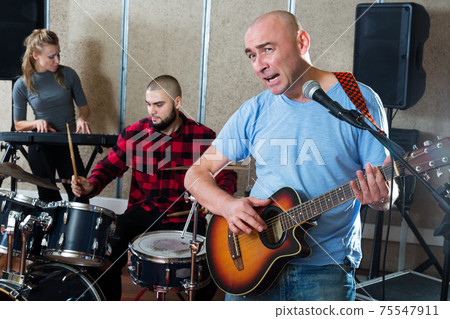 Male soloist singing with band Male soloist singing with band 75547911