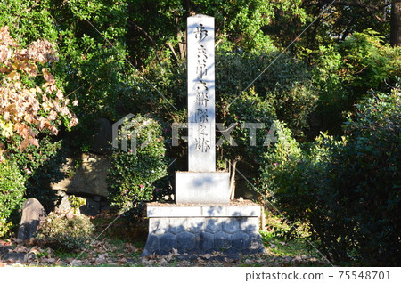 “第6步兵聯隊遺跡”的石碑(名古屋城城堡Ninomaru花園/愛知縣名古屋市) “第6步兵聯隊遺跡”的石碑(名古屋城城堡Ninomaru花園/愛知縣名古屋市) 75548701