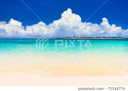 Okinawa's beautiful coral reef sea and clouds Okinawa's beautiful coral reef sea and clouds 75548774