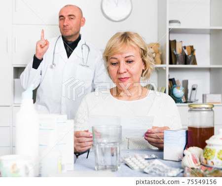 MAture woman and doctor 75549156
