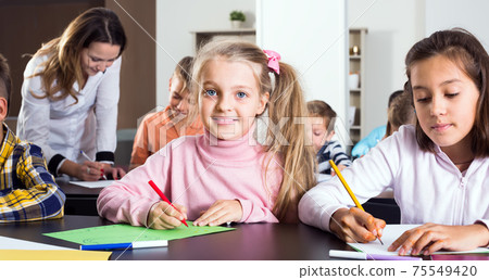 interested little children with teacher drawing in classroom interested little children with teacher drawing in classroom 75549420