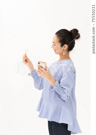 Credit card smartphone middle woman Credit card smartphone middle woman 75550231